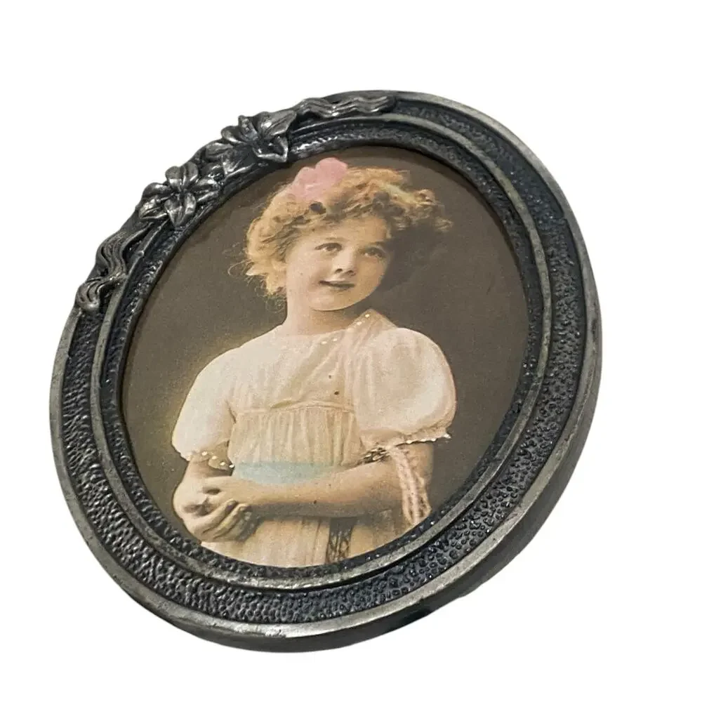 NWOT Vintage Floral Ornate INTERPUR Pewter Oval Photo Frame - Made in Taiwan